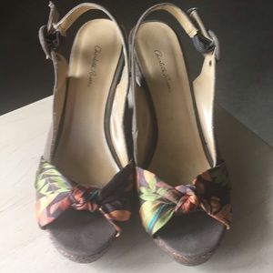CHARLOTTE RUSSE PRINT WEDGE SANDAL SIZE  6